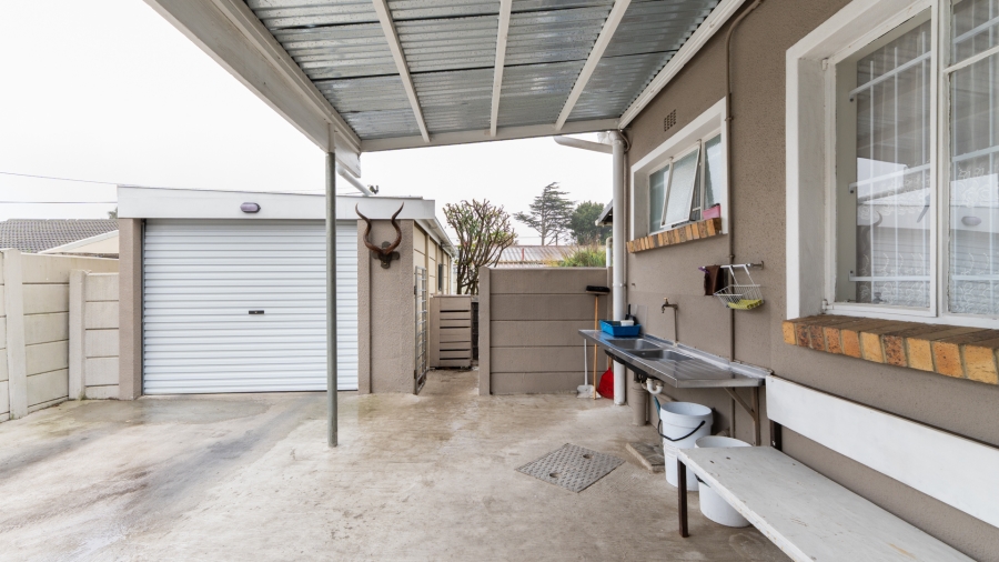 4 Bedroom Property for Sale in Peerless Park Western Cape